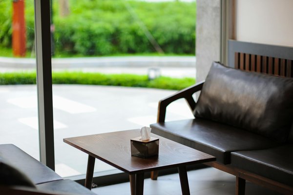 Exploration des techniques de marqueterie : leur impact fascinant dans l"art contemporain